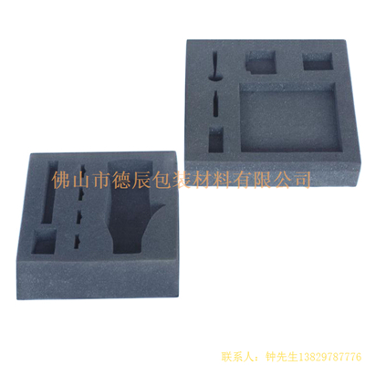 海綿內(nèi)托對(duì)各行各業(yè)產(chǎn)品起到絕緣、密封、防震、防塵、填充、隔音、固定，能夠保護(hù)包裝產(chǎn)品在運(yùn)輸過程中安然無恙，起到保護(hù)產(chǎn)品的一個(gè)作用，同時(shí)可以美化產(chǎn)品，提升產(chǎn)品檔次。